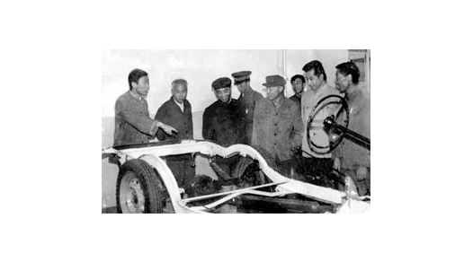 80年代初，交通部副部長王展義來我校檢查指導工作