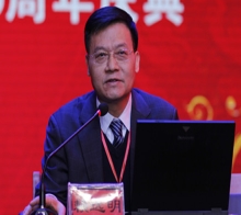 中國科學(xué)院院士、西北生態(tài)環(huán)境資源研究院常務(wù)副院長、我國著名寒區(qū)土木工程專家、博士生導(dǎo)師賴遠(yuǎn)明教授就“寒區(qū)道路熱學(xué)特性分析方法和凍害防治技術(shù)”?與嘉賓、校友和師生分享了自己獨(dú)特的見解